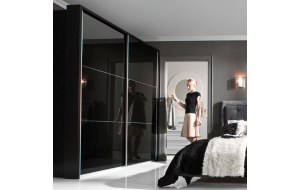 Готовые шкафы-купе для гостиной и зала: преимущества и особенности выбора мебели